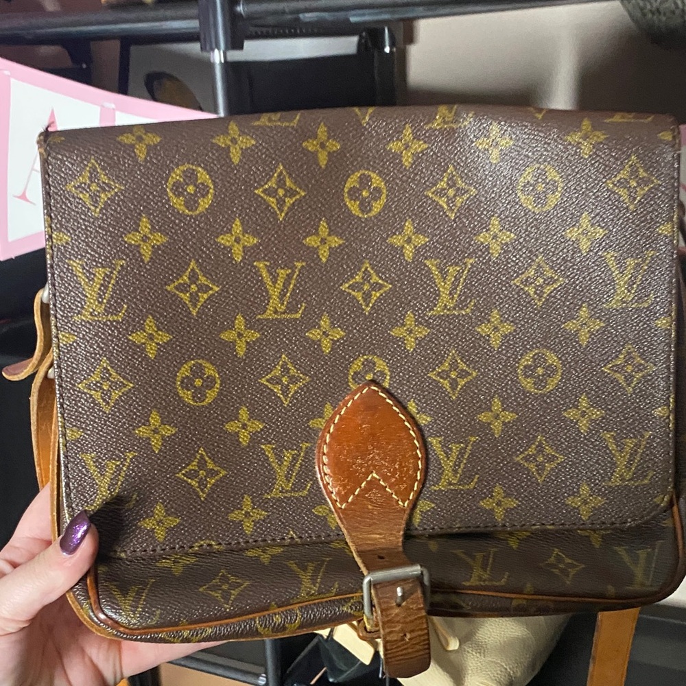 LV AS SHOWN ON LIVE